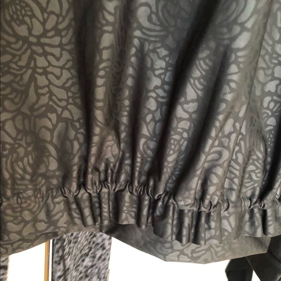 Lululemon Athletica size 10 black on black print pull over jacket mesh detail - Picture 4 of 16